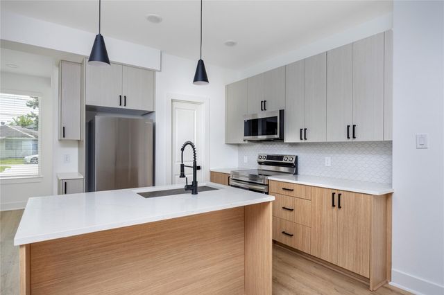 934 South Lane A, Houston, TX 77088