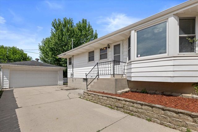 237 N 113th STREET, Wauwatosa, WI 53226