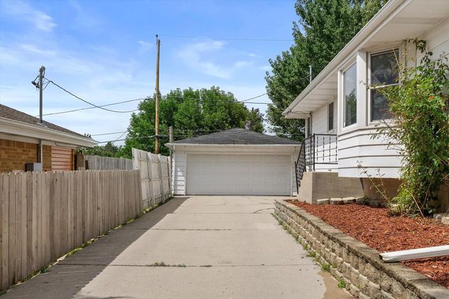 237 N 113th STREET, Wauwatosa, WI 53226