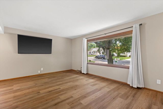 237 N 113th STREET, Wauwatosa, WI 53226