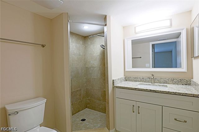 5307 Summerlin RD 702, Fort Myers, FL 33919