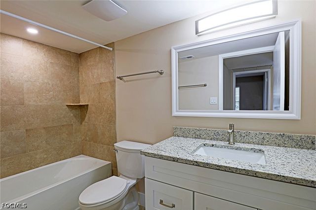 5307 Summerlin RD 702, Fort Myers, FL 33919