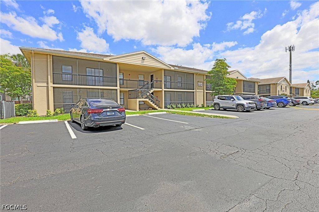 5307 Summerlin RD 702, Fort Myers, FL 33919