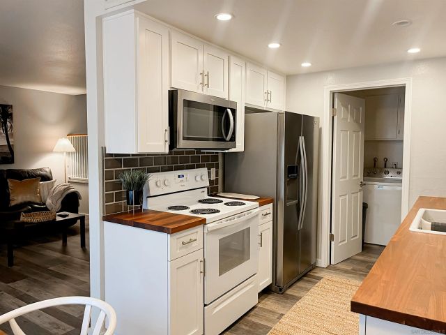 854 Dana Point Way, Oceanside, CA 92058