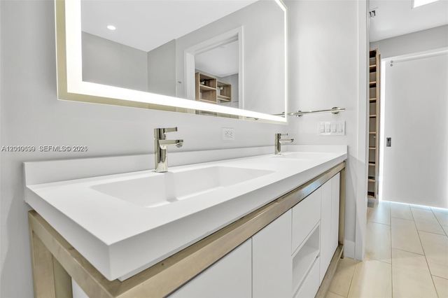 2000 Metropica Way 2204, Sunrise, FL 33323