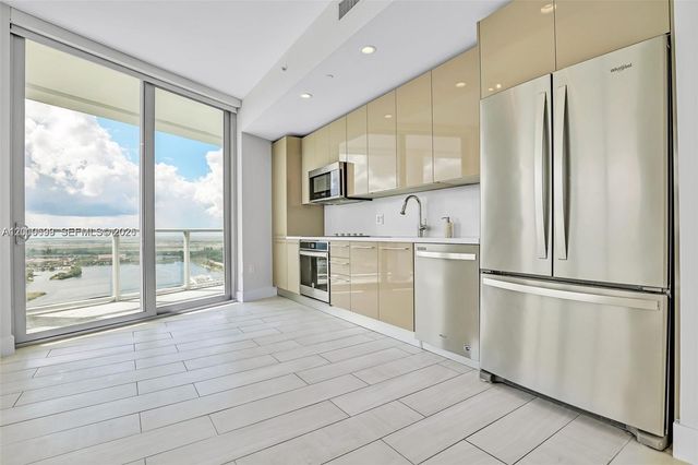 2000 Metropica Way 2204, Sunrise, FL 33323