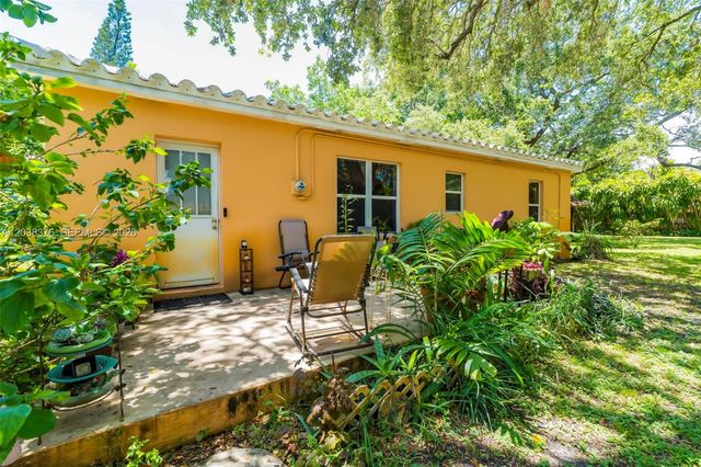 955 NE 128th St, North Miami, FL 33161