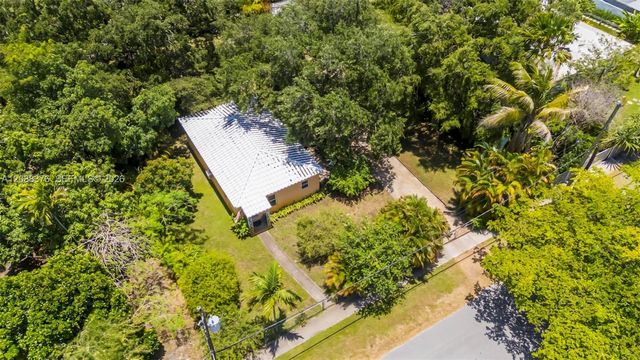 955 NE 128th St, North Miami, FL 33161