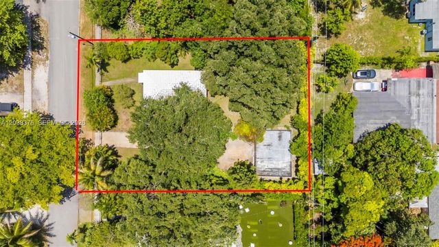 955 NE 128th St, North Miami, FL 33161