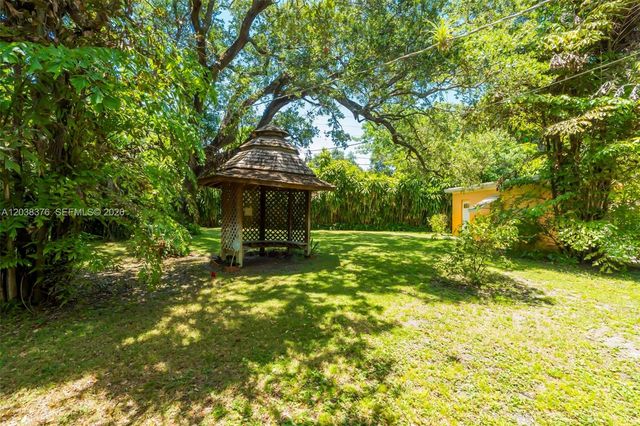 955 NE 128th St, North Miami, FL 33161