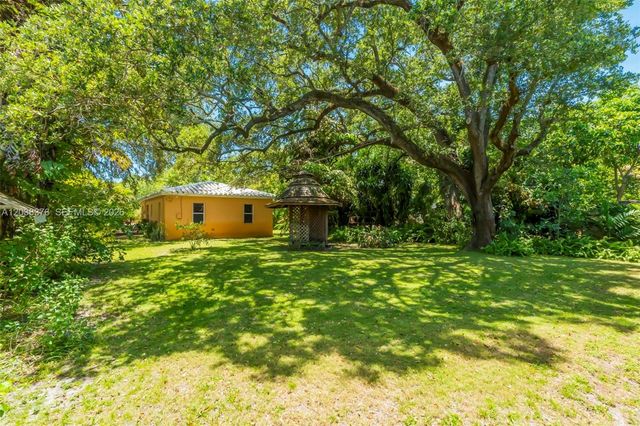 955 NE 128th St, North Miami, FL 33161