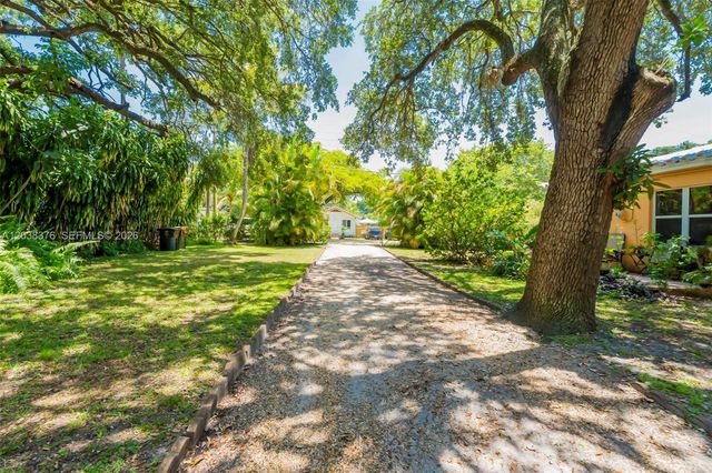 955 NE 128th St, North Miami, FL 33161