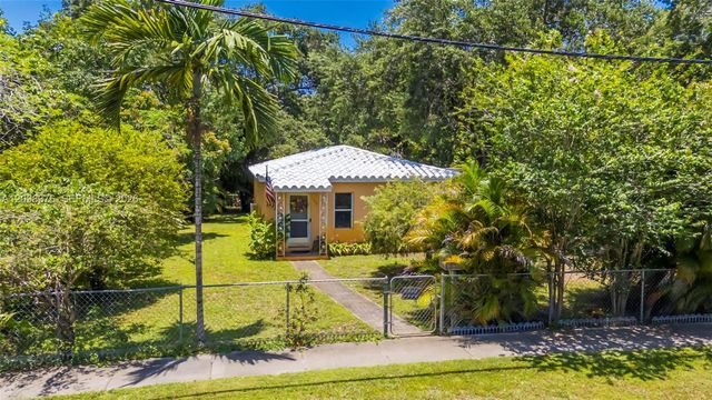 955 NE 128th St, North Miami, FL 33161