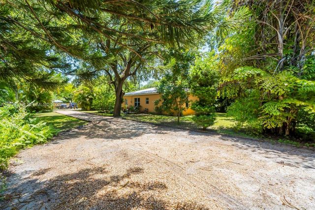 955 NE 128th St, North Miami, FL 33161
