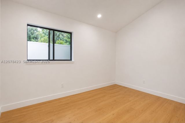 937 NE 171st St, Miami, FL 33162