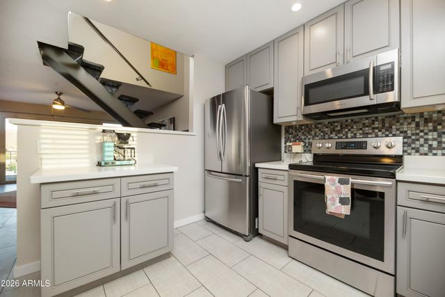 1057 E BUTLER Drive B4, Phoenix, AZ 85020