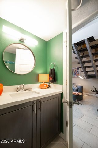 1057 E BUTLER Drive B4, Phoenix, AZ 85020