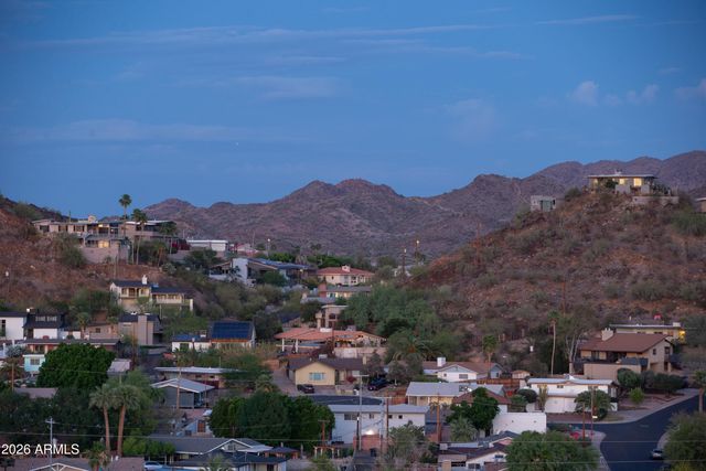 1057 E BUTLER Drive B4, Phoenix, AZ 85020