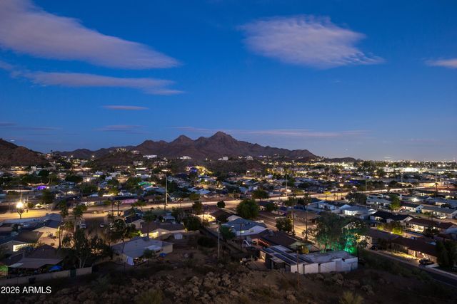 1057 E BUTLER Drive B4, Phoenix, AZ 85020