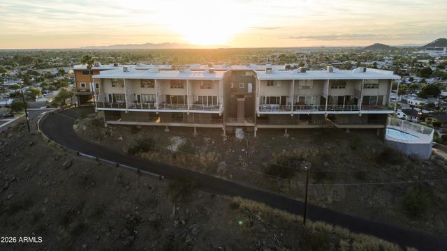 1057 E BUTLER Drive B4, Phoenix, AZ 85020