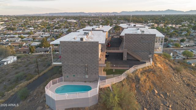 1057 E BUTLER Drive B4, Phoenix, AZ 85020