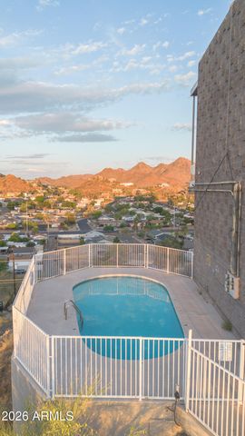 1057 E BUTLER Drive B4, Phoenix, AZ 85020