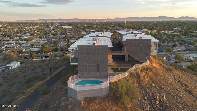 1057 E BUTLER Drive B4, Phoenix, AZ 85020