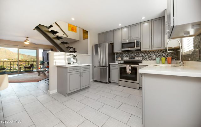 1057 E BUTLER Drive B4, Phoenix, AZ 85020