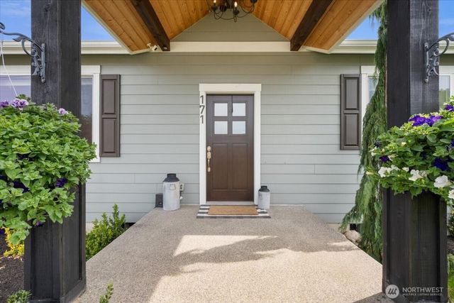 171 9th St NW, Carbonado, WA 98323