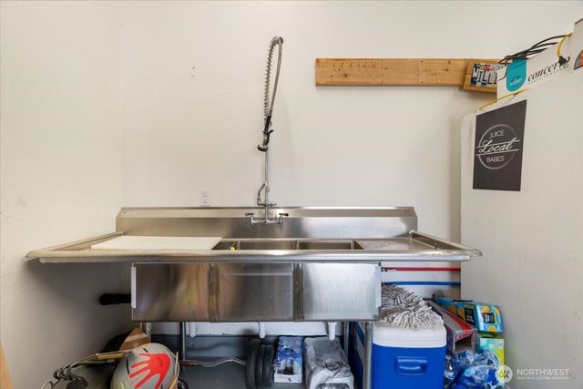 171 9th St NW, Carbonado, WA 98323