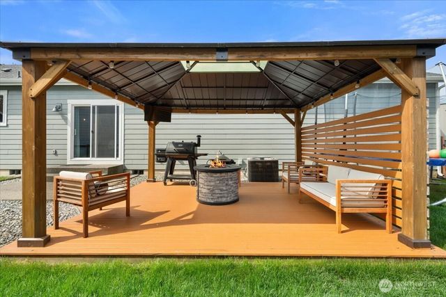 171 9th St NW, Carbonado, WA 98323