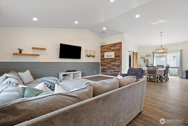 171 9th St NW, Carbonado, WA 98323