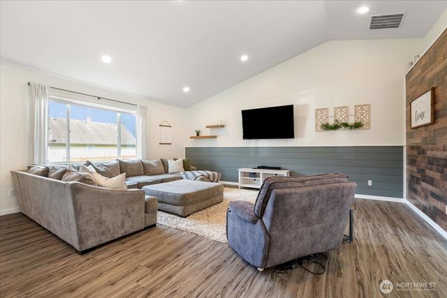 171 9th St NW, Carbonado, WA 98323
