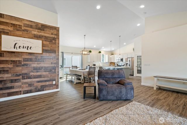 171 9th St NW, Carbonado, WA 98323