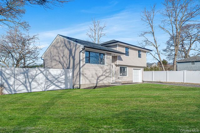 20 Marilynn Street, East Islip, NY 11730