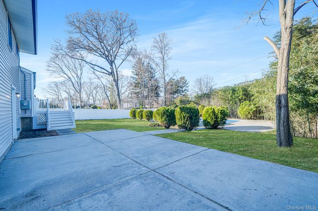 20 Marilynn Street, East Islip, NY 11730