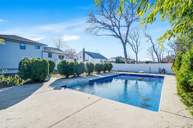 20 Marilynn Street, East Islip, NY 11730