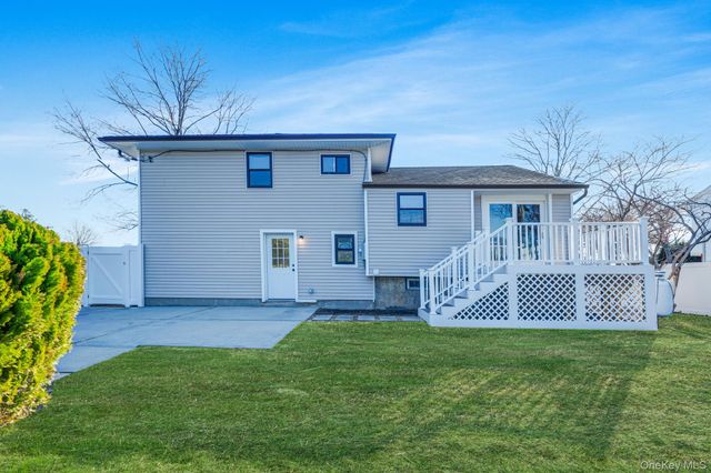 20 Marilynn Street, East Islip, NY 11730