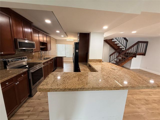 9717 N New River Canal Road 406, Plantation, FL 33324