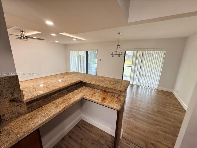 9717 N New River Canal Road 406, Plantation, FL 33324