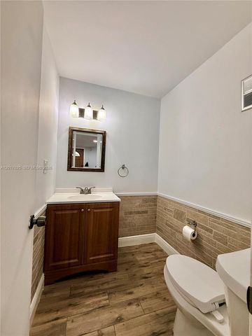 9717 N New River Canal Road 406, Plantation, FL 33324