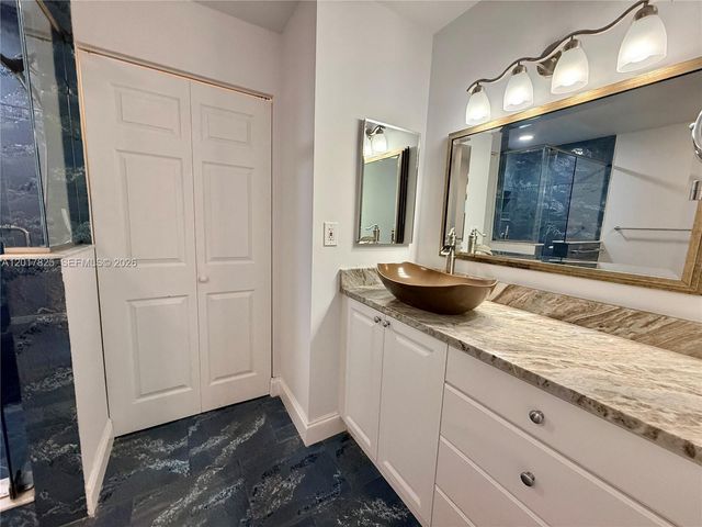 9717 N New River Canal Road 406, Plantation, FL 33324