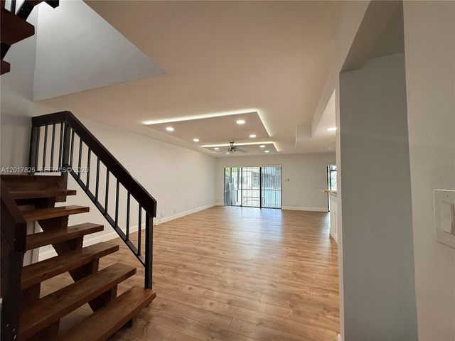 9717 N New River Canal Road 406, Plantation, FL 33324