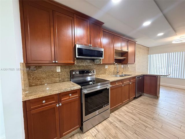 9717 N New River Canal Road 406, Plantation, FL 33324