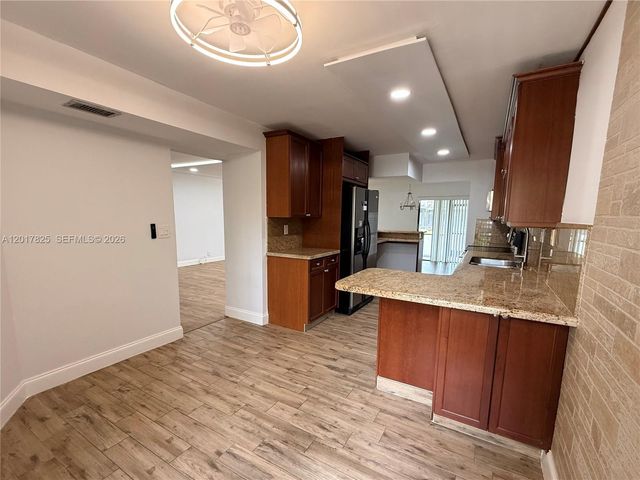 9717 N New River Canal Road 406, Plantation, FL 33324