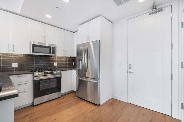 1212 Demonbreun St Apt 614, Nashville, TN 37203