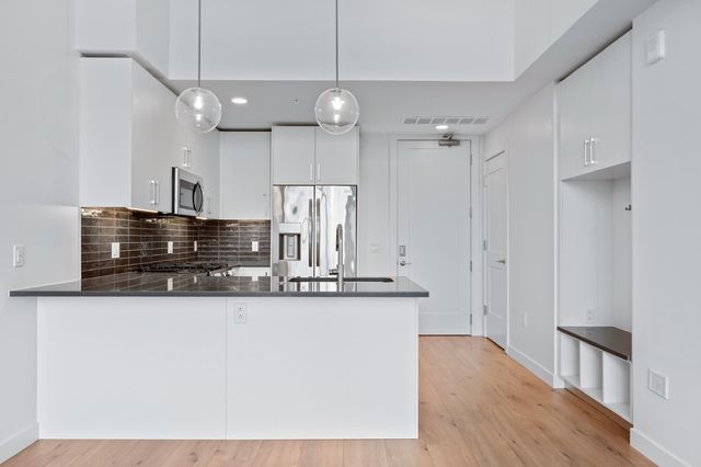 1212 Demonbreun St Apt 614, Nashville, TN 37203
