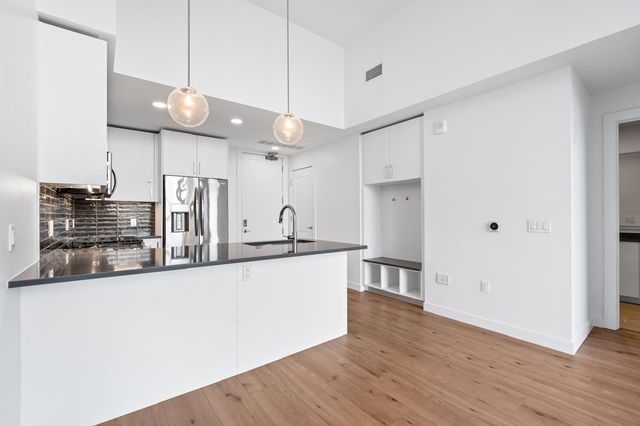 1212 Demonbreun St Apt 614, Nashville, TN 37203