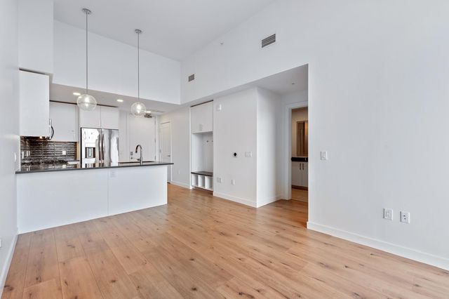 1212 Demonbreun St Apt 614, Nashville, TN 37203