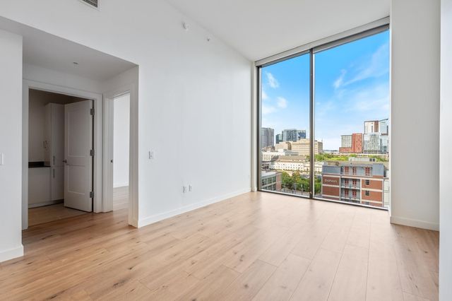 1212 Demonbreun St Apt 614, Nashville, TN 37203